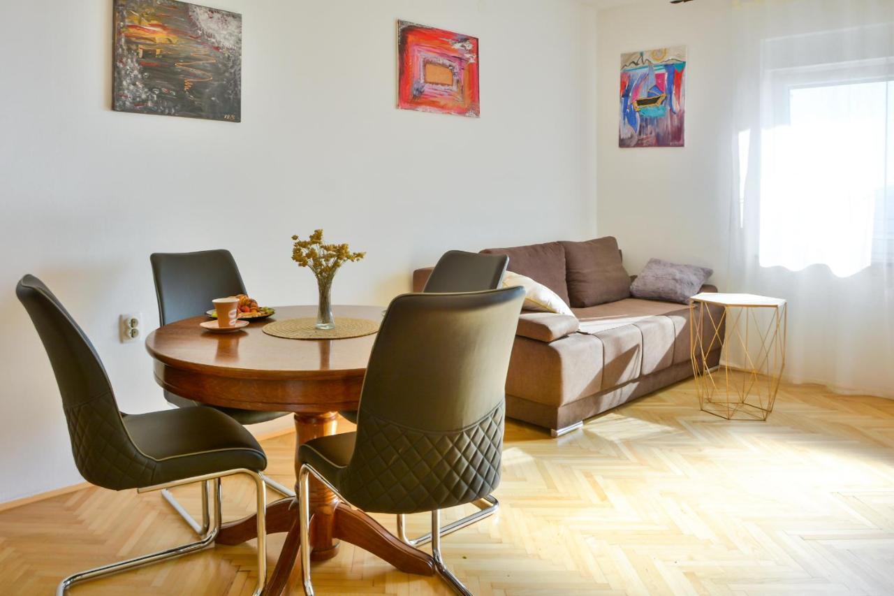 Apartmani Krijesnica Senj  Luaran gambar